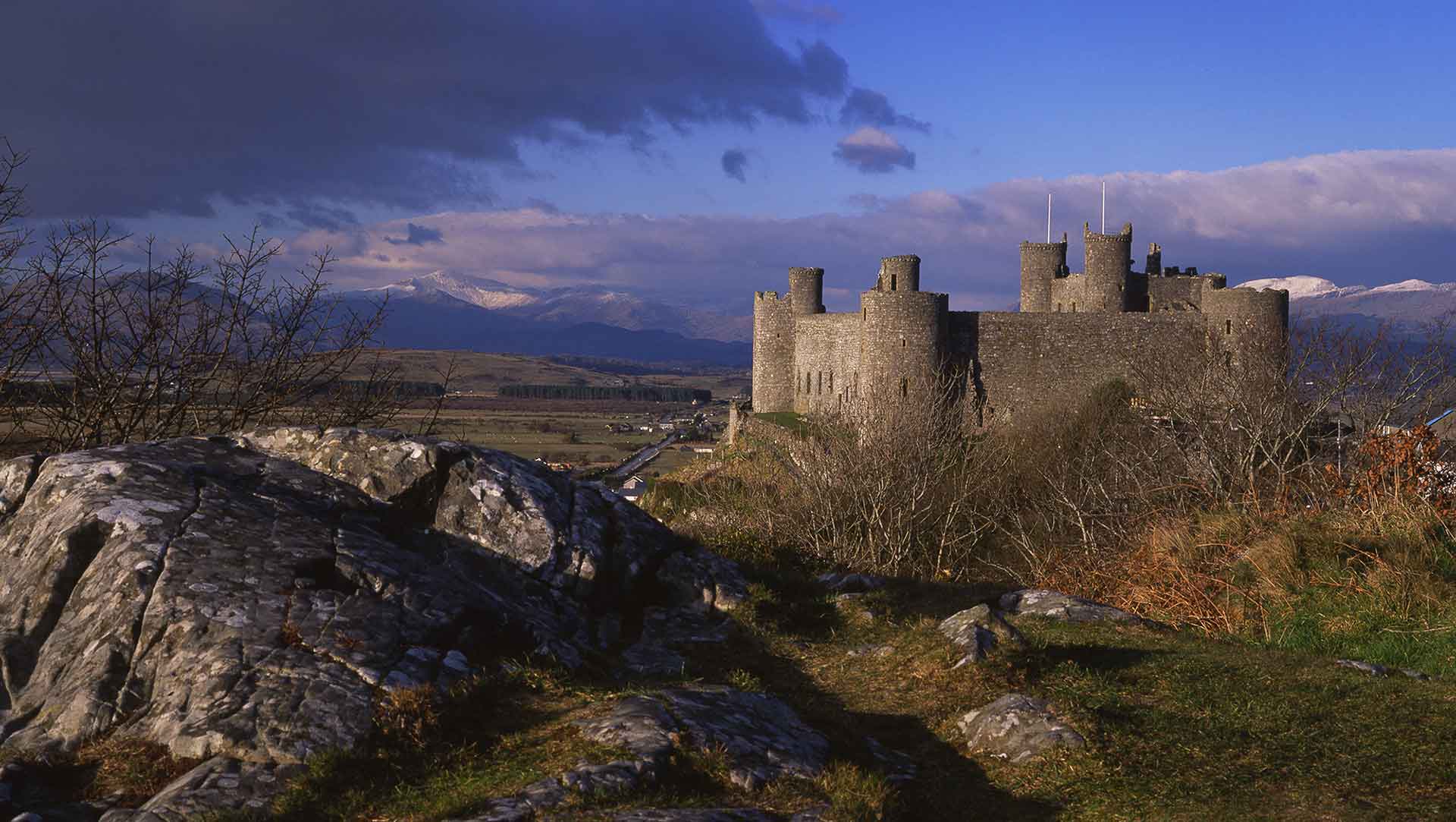 Our Guide To 10 Of The Best Welsh Castles - Delveintowales