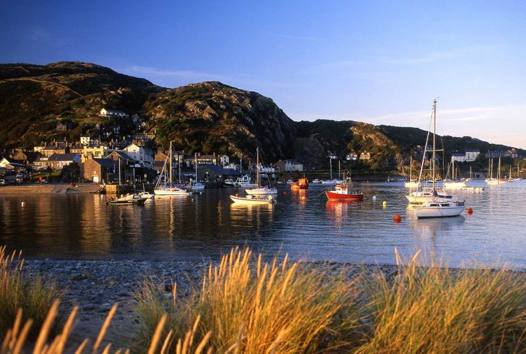 Things to do in Barmouth Image of harbour and boats